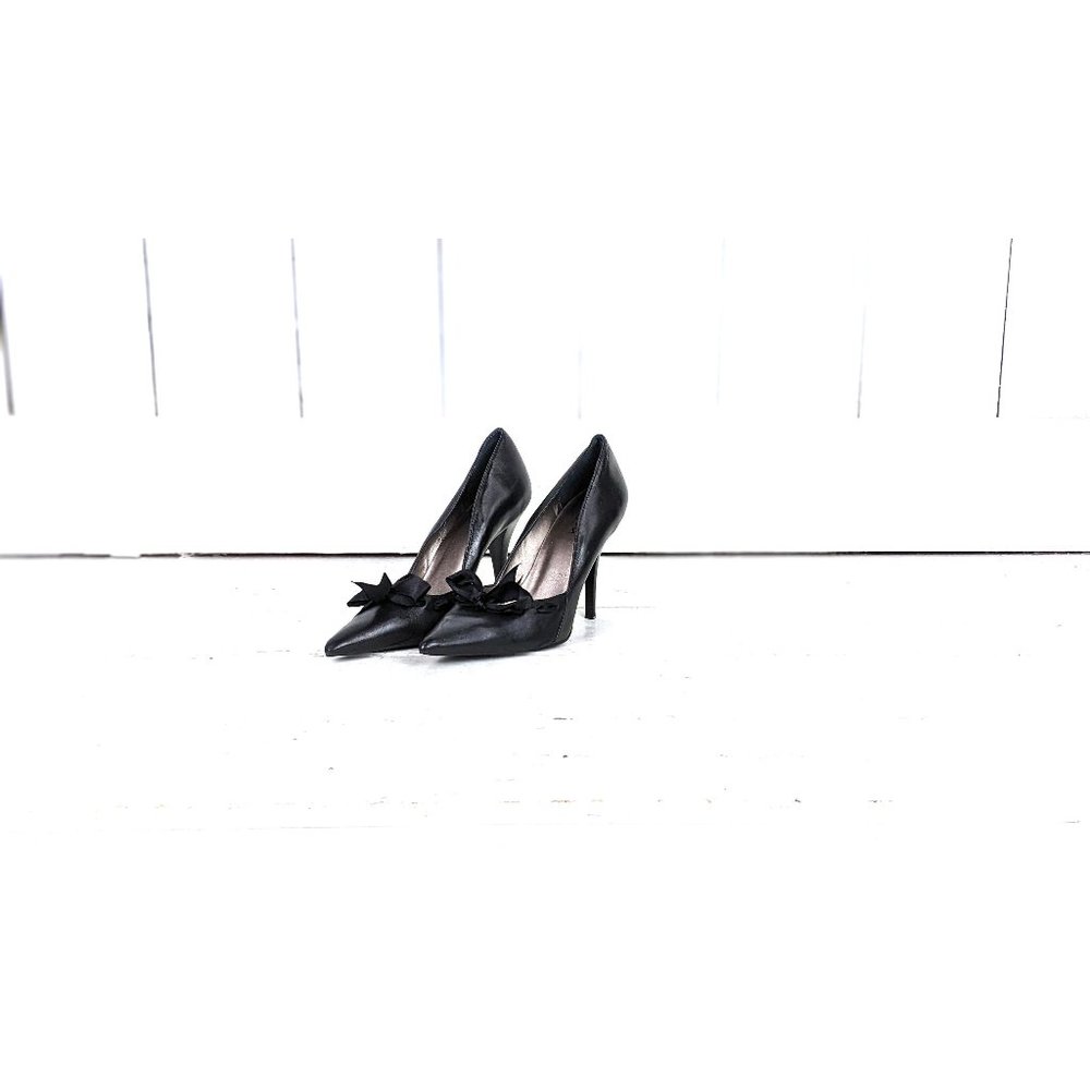 BCBG Generation black leather satin bow pointy high heel stiletto pumps 7B